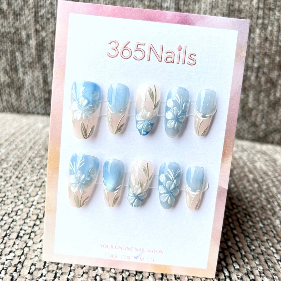 365nails: "하늘빛 꽃" – 손그림 플로럴 & 깃털 수제 숏 스퀘어형 네일