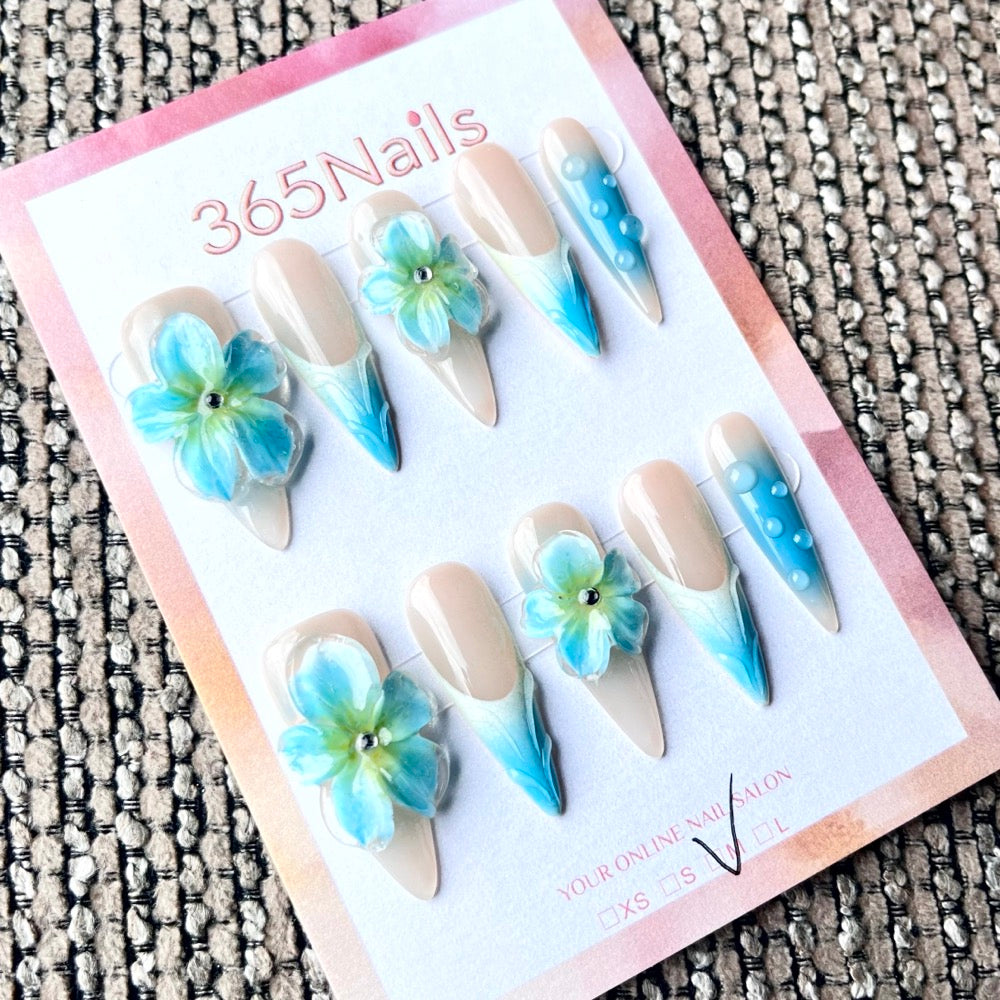 365nails: "Ocean Bloom" – Ręcznie robione migdałowe paznokcie z kwiatami 3D i french tip