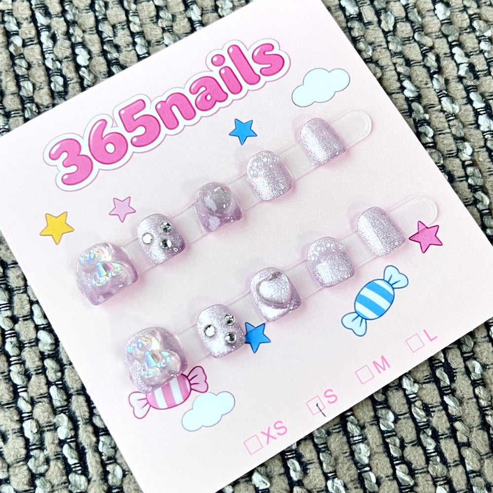 365nails: "실버 드림" – 3D 참 수제 숏 스퀘어형 네일