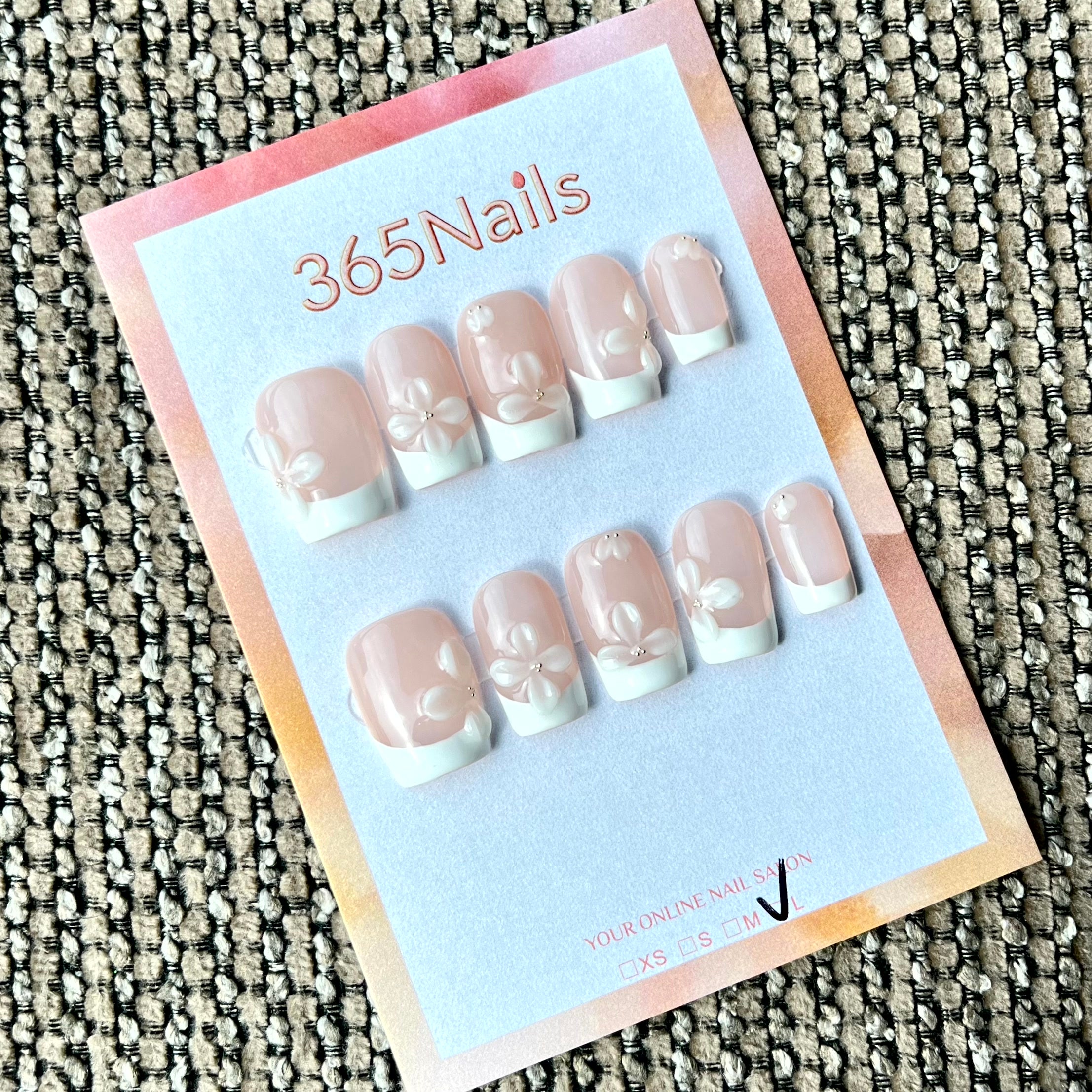 365nails: "Pétale rose" – Floral 3D et French Tip – Ongles press-on faits main de forme amande courts