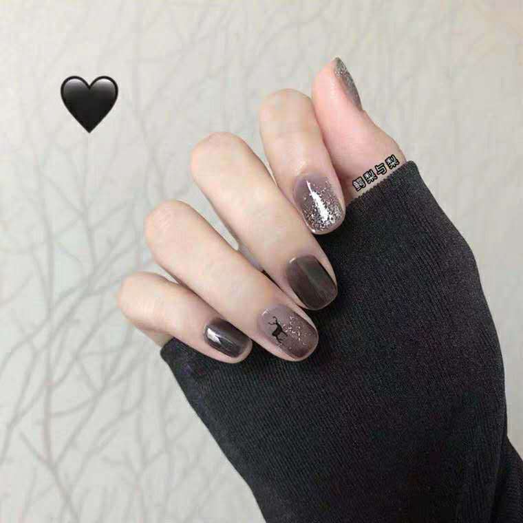 Courtes ongles autocollants argent élan neige paillettes dégradé court patch d'ongles ronds faux ongles en gros｜365nails