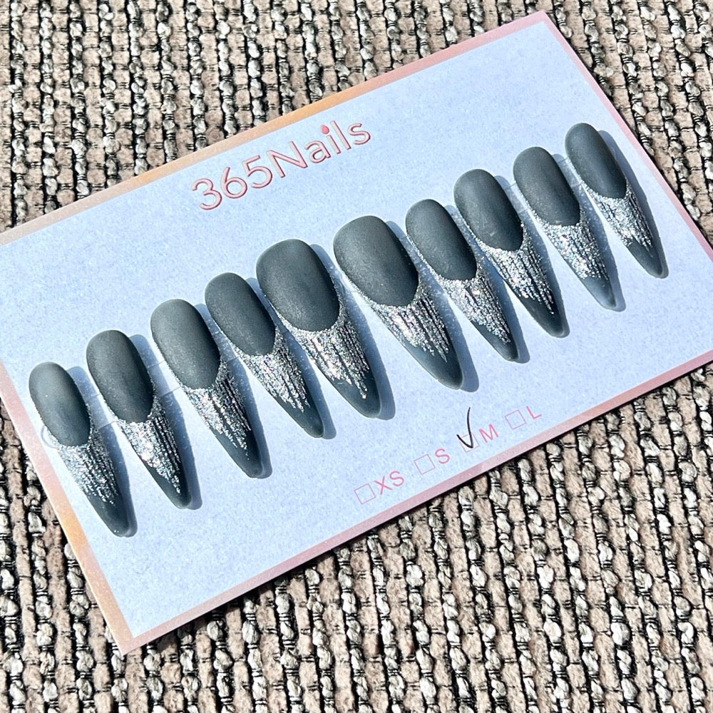 365nails: 「銀流蘇夜色」— 霧面與亮粉手工製尖形甲片