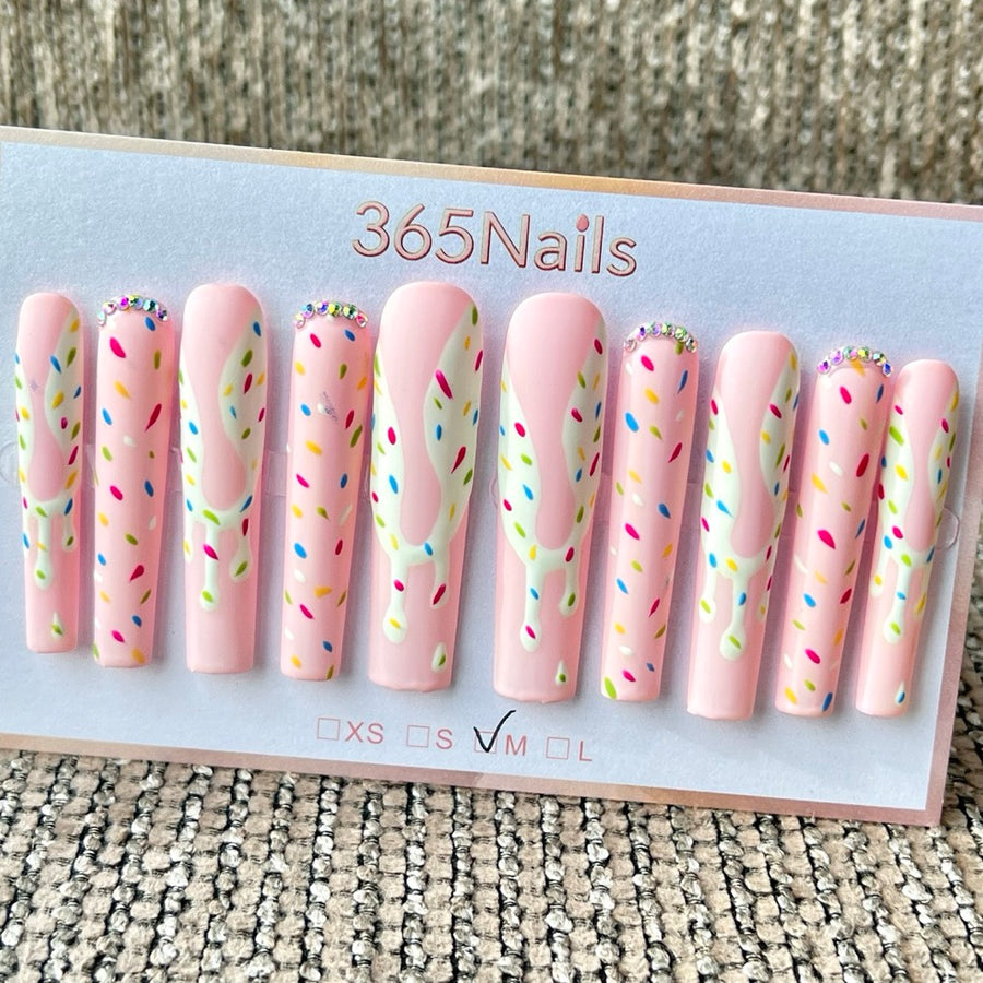 365nails — ongles press-on longs faits main, forme trapèze, motif goutte de glace rose