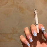 Unhas postiças com chamas azuis claras ｜ 365nails