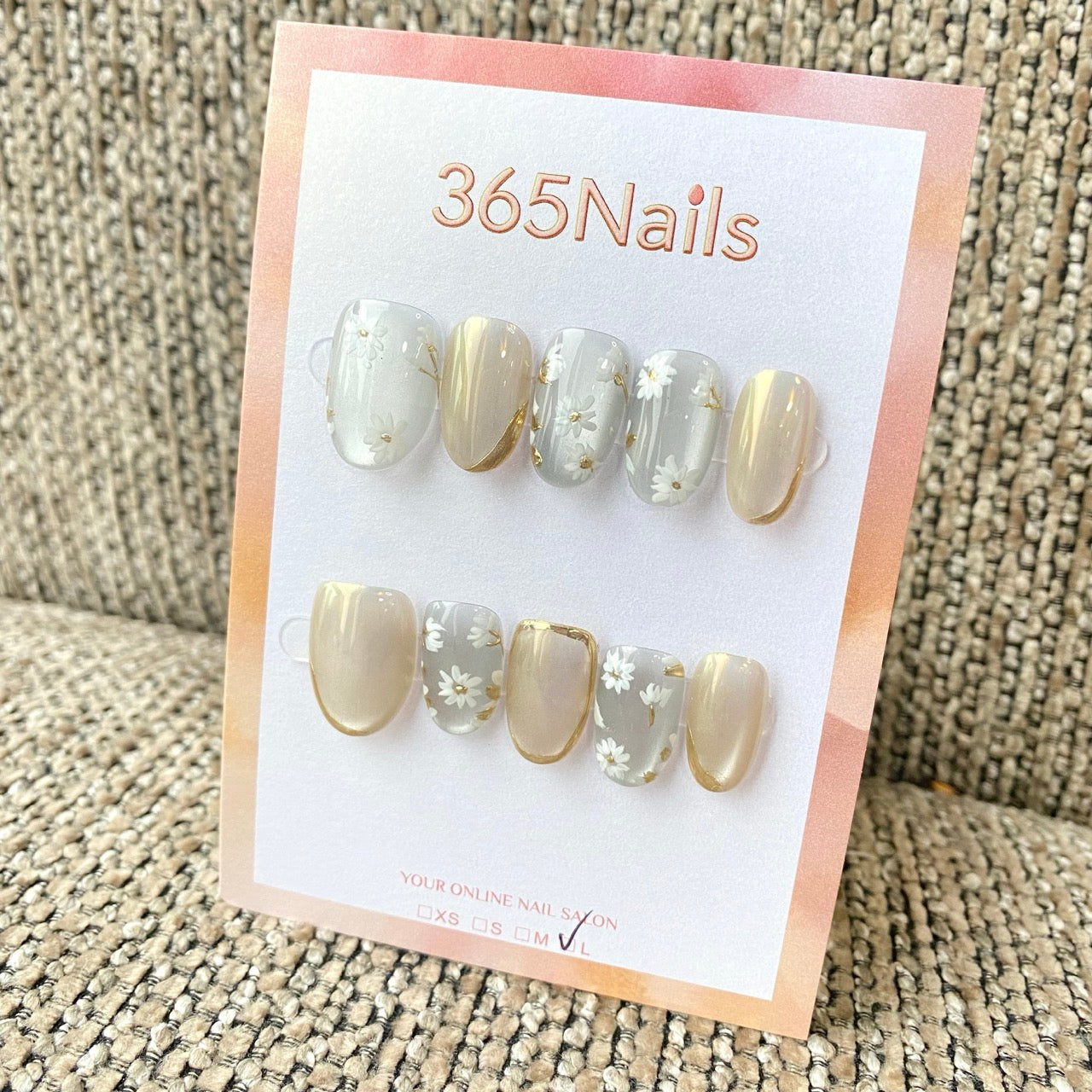 365nails: "Daisy Gold Aurora" – handmade press-on nail