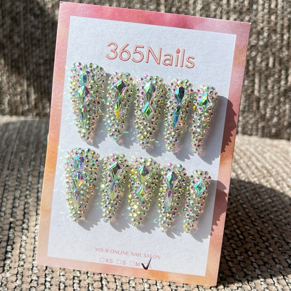 365nails: "Rêves Irisés" – ongles forme amande fait main avec cristaux 3D et strass irisés