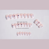 Unhas postiças com acabamento em grafite e bolinhas brancas e azuis ｜365nails