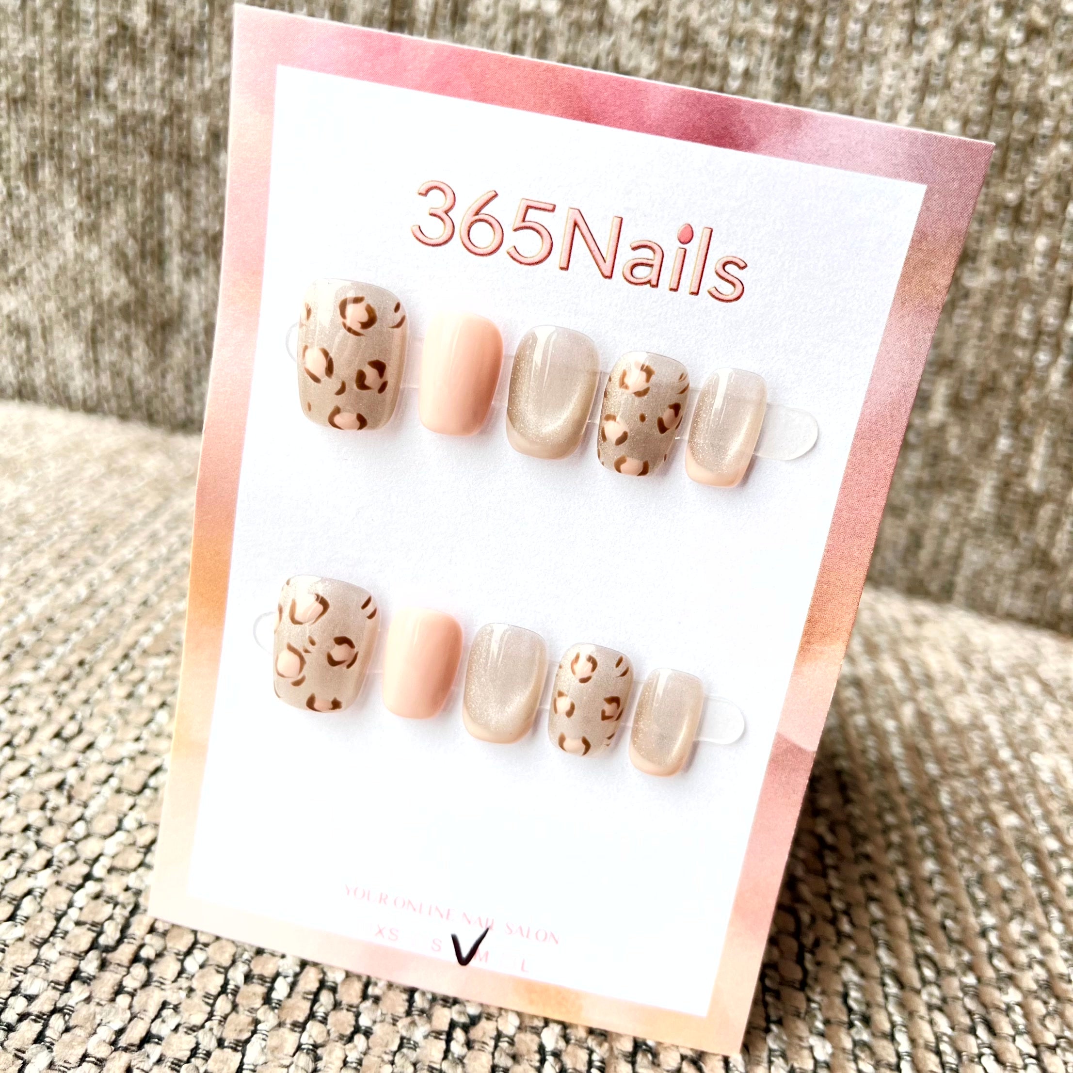 365nails: "누드 레오파드" – 손으로 그린 애니멀 프린트 숏 스퀘어형 네일
