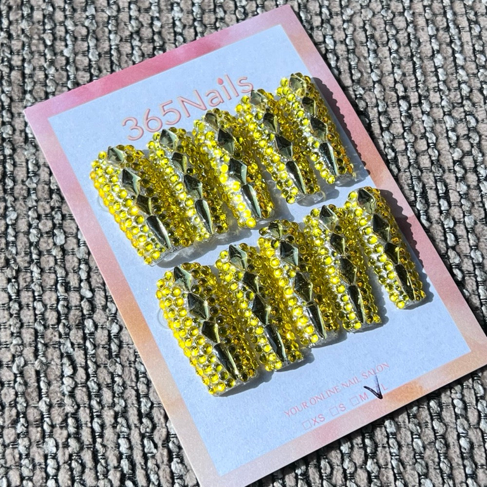 365nails: "골든 아워" – 3D 크리스탈 & 라인스톤 수제 코핀형 네일