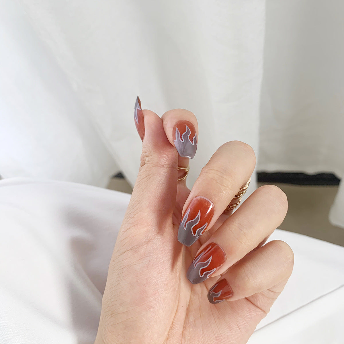 Parche de uñas con acabado de llama roja, impermeable, extraíble, para puesto de suministro | 365nails