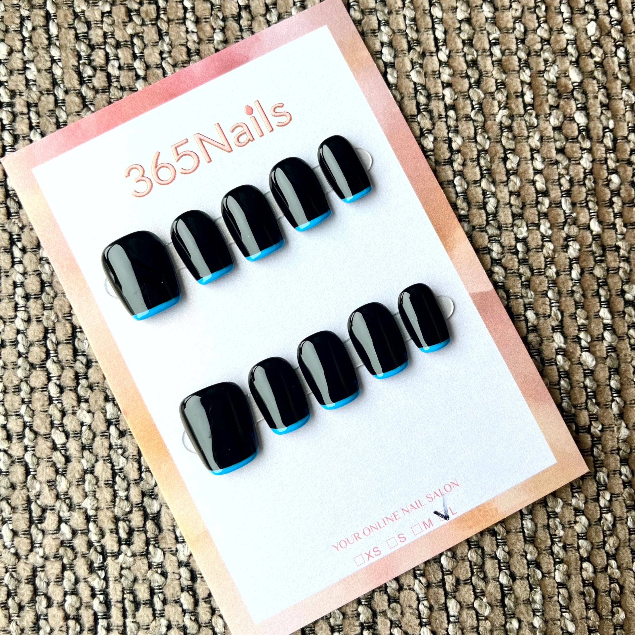 365nails: 일렉트릭 누아르 – 프렌치 팁 수제 숏 스퀘어형 네일