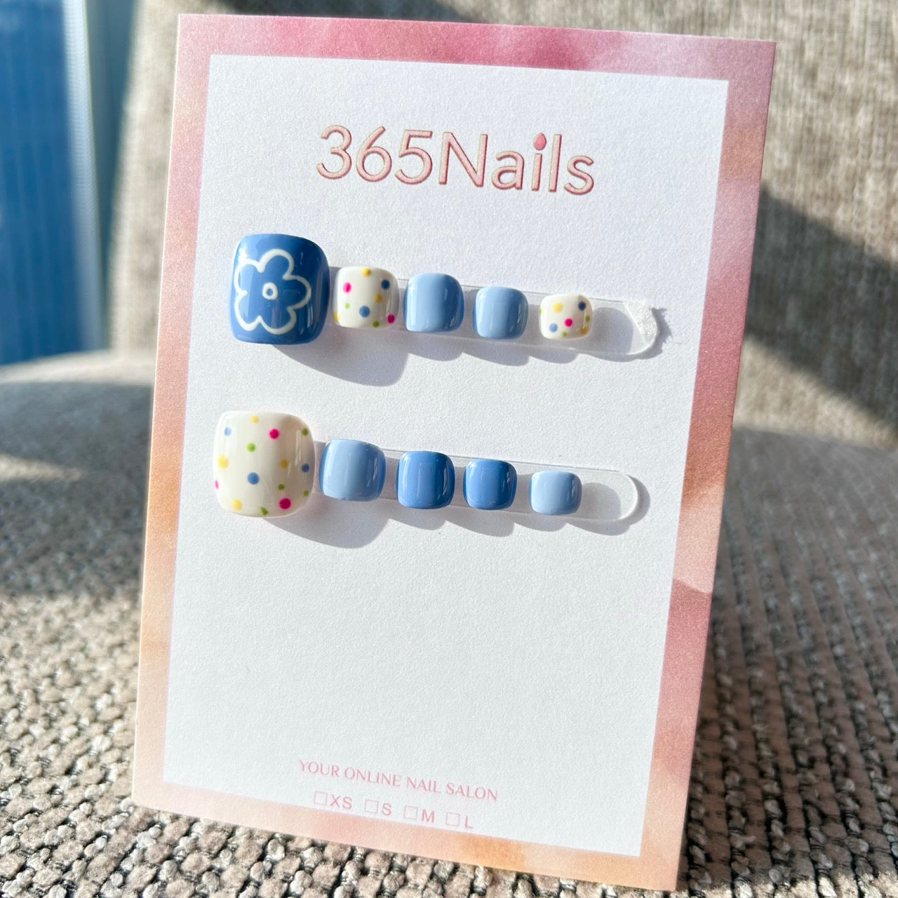 365nails: "blue daisy polka dot" – handmade press-on pedicure