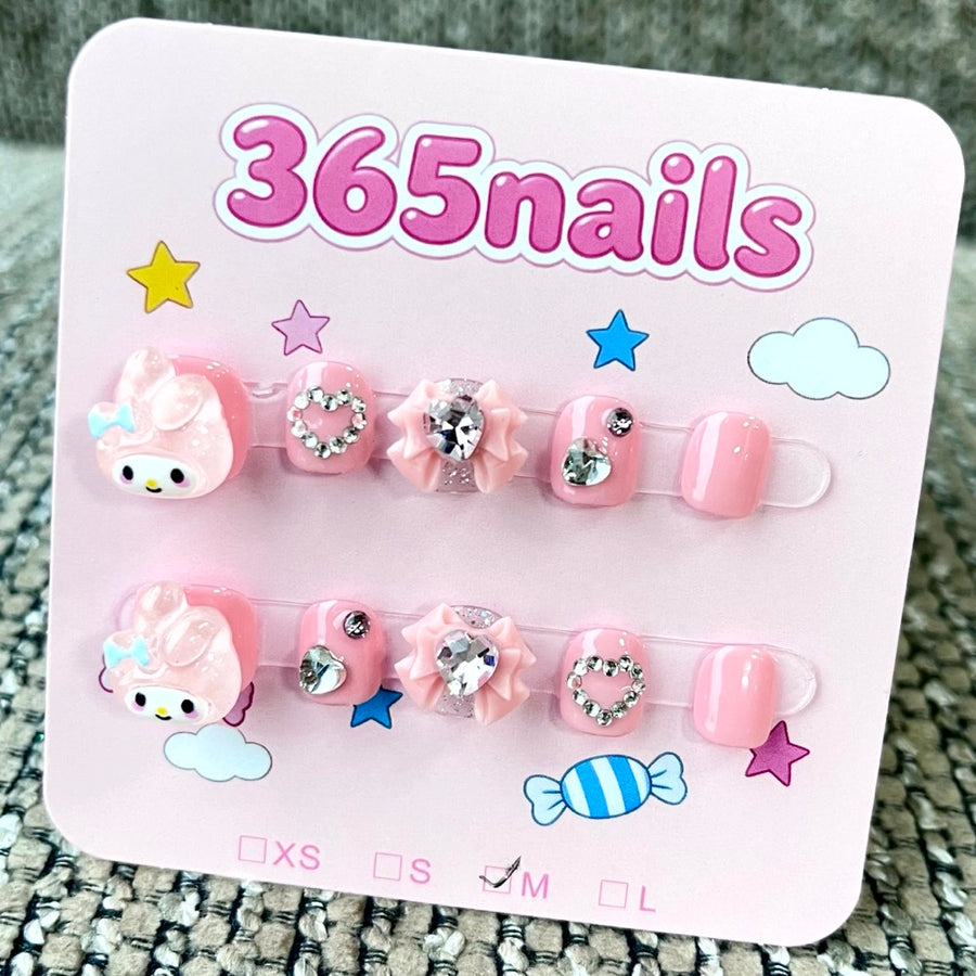 365nails: 마이멜로디의 반짝임 – 3D 캐릭터 수제 숏 네일