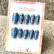 365nails：「Celestial Rebel」— 3D 銀色十字架與金屬鉚釘 手工製 棺材形 穿戴甲