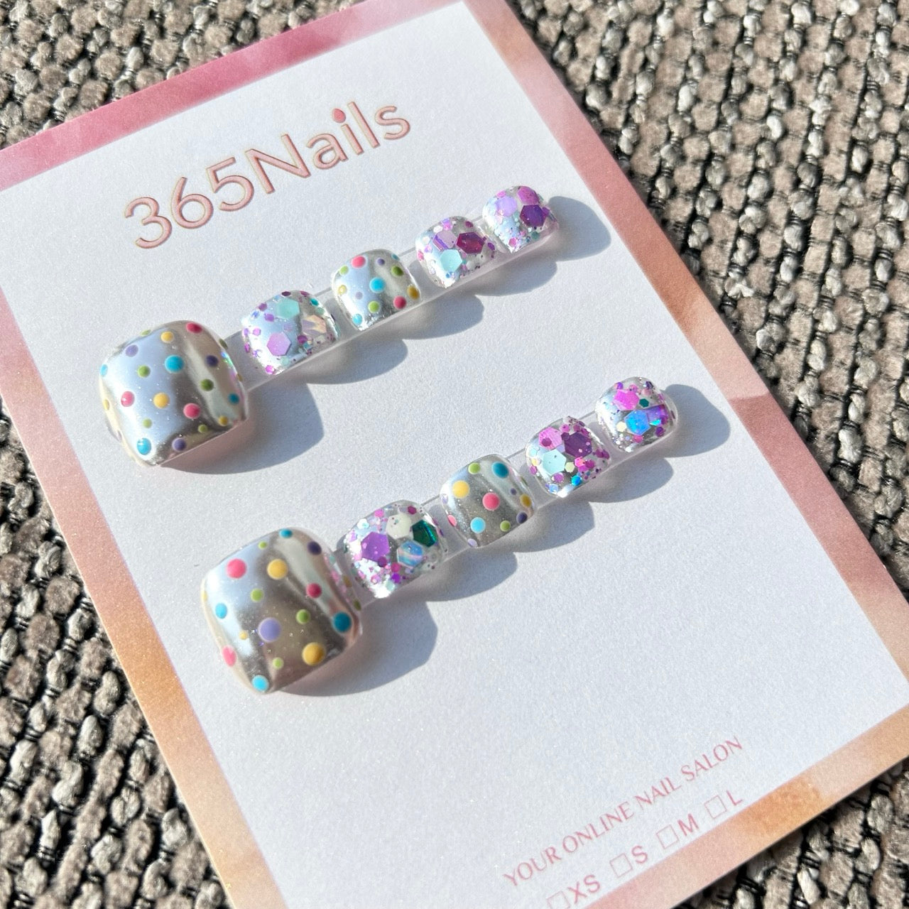 365nails: "鏡面跳色圓點" – 手工製足部穿戴甲