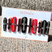 365nails: "神聖叛逆" – 3D 水晶十字架手工製棺材形穿戴甲