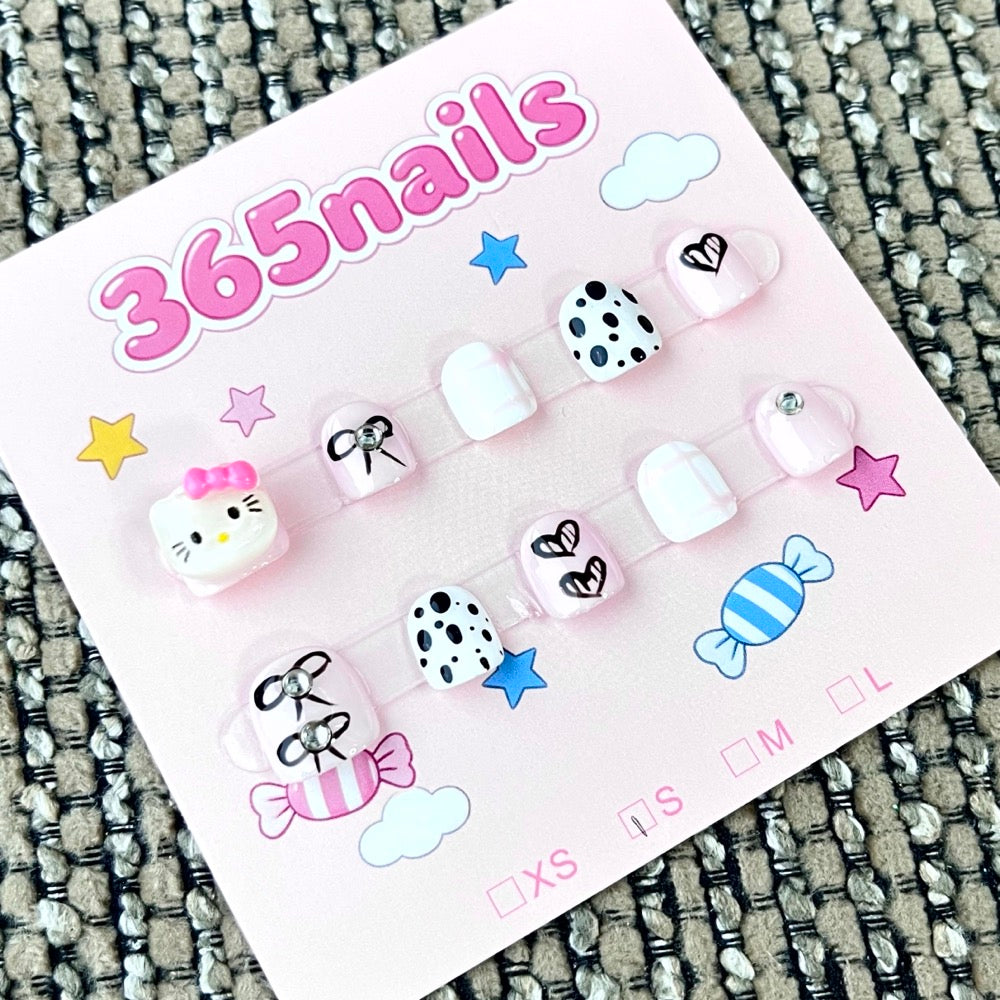 365nails: "Hello Kitty Chic" – 3D Character & Bow Handmade Short Square Nails