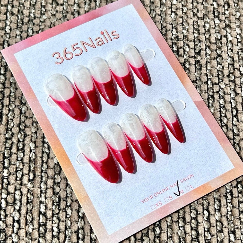 365nails: 스칼렛 레이스 로맨스 – 레드 & 화이트 레이스 프렌치 수제 아몬드형 네일
