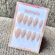 365nails: "Jelly Nude avec Minuscules Perles Argentées Minimal" – Simple Élégant Fait Main Ongles Longs Forme Stiletto