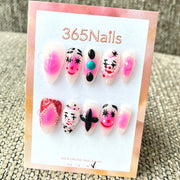 365nails : « Jeu Pop Art » – ongles faits main forme amande avec visage 3D et motifs graffiti