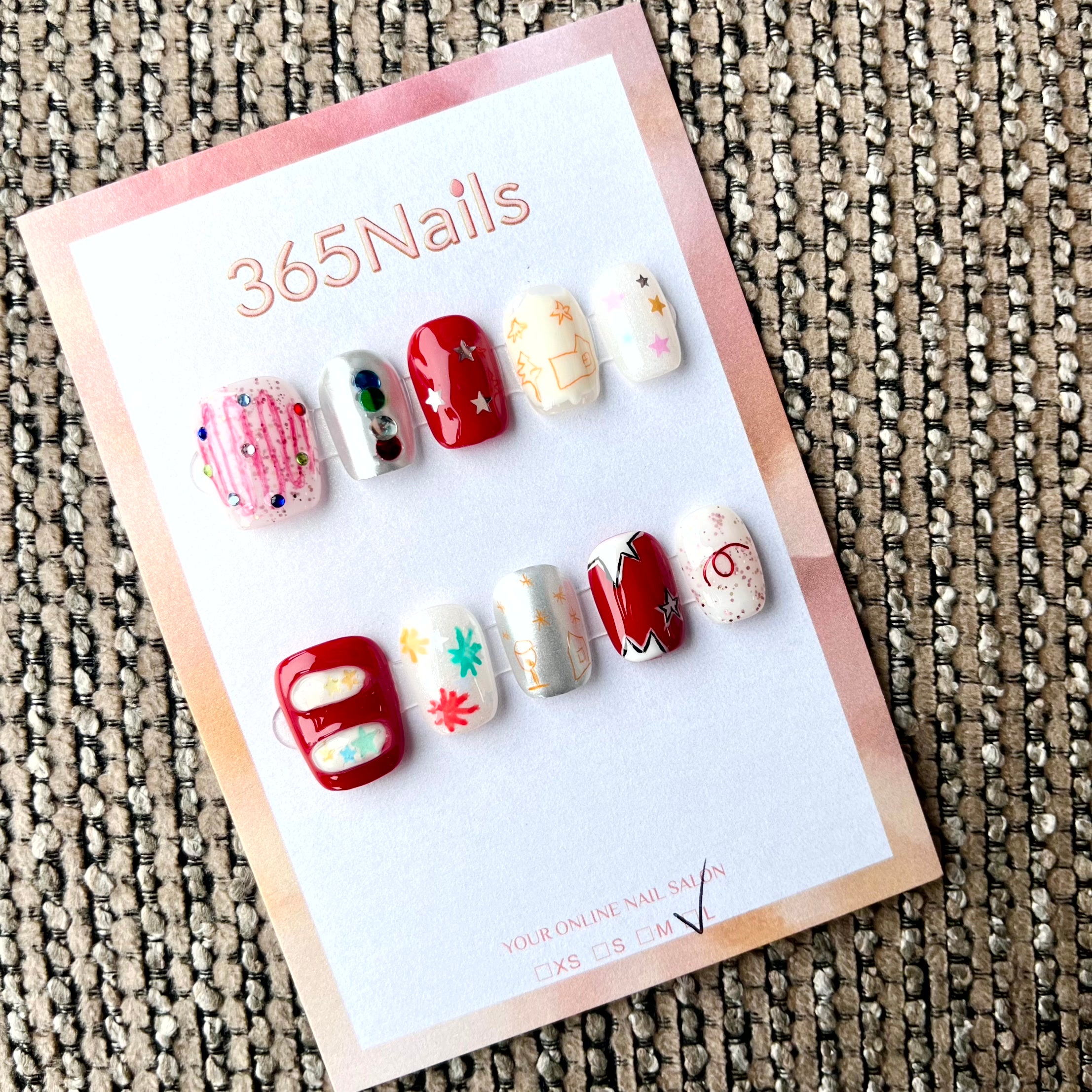 365nails: "축제의 장난기" – 3D 입술 & 홀리데이 참 수제 숏 스퀘어형 네일