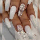 Unhas curtas de balé com glitter e gelo e acabamento ｜365nails