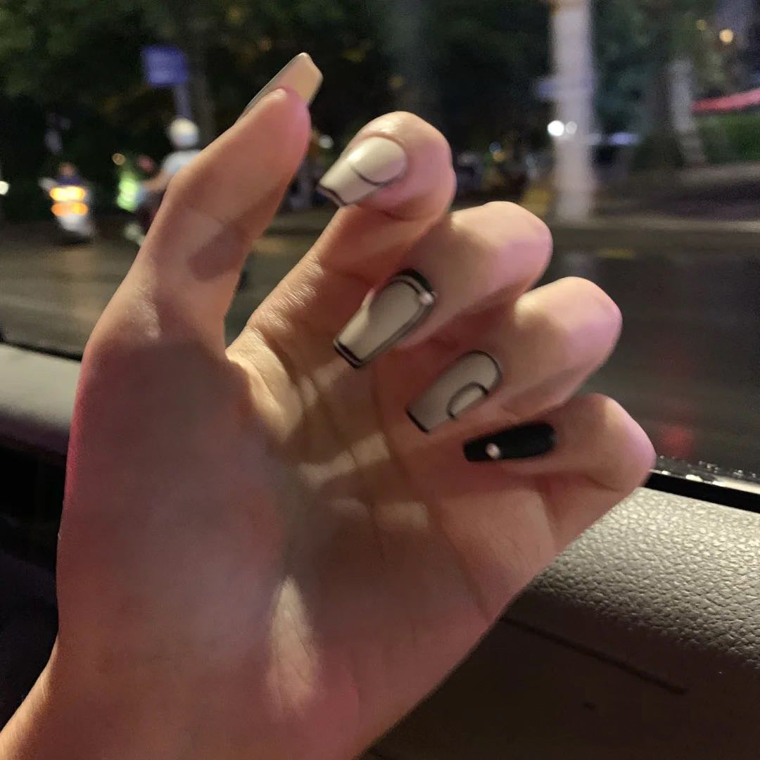 Unhas decoradas com pérolas francesas de café com leite, remendo removível para unhas, remendo à prova d'água para unhas postiças ｜365nails