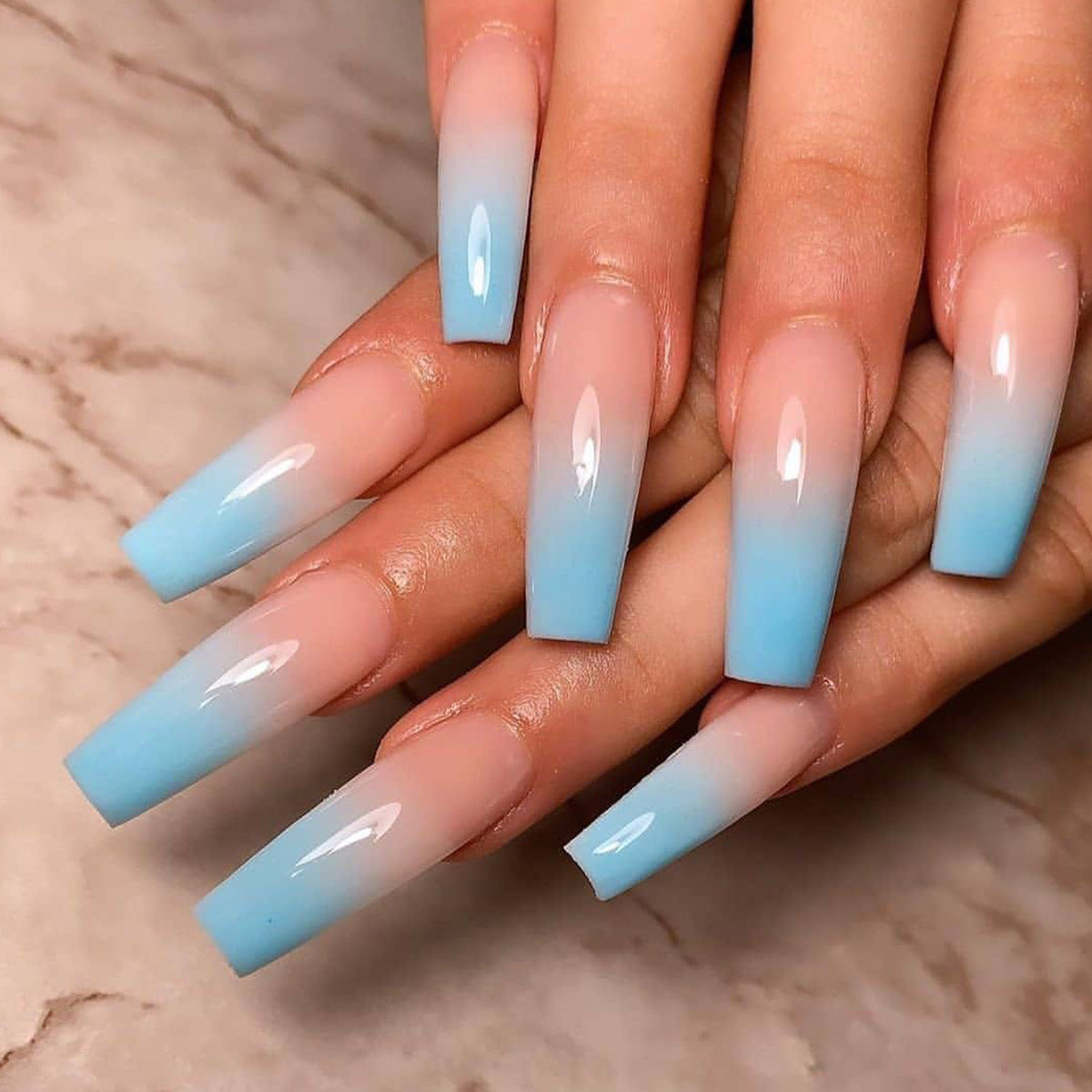 Unhas longas de balé com mudança gradual azul destacáveis e acabamento ｜365nails