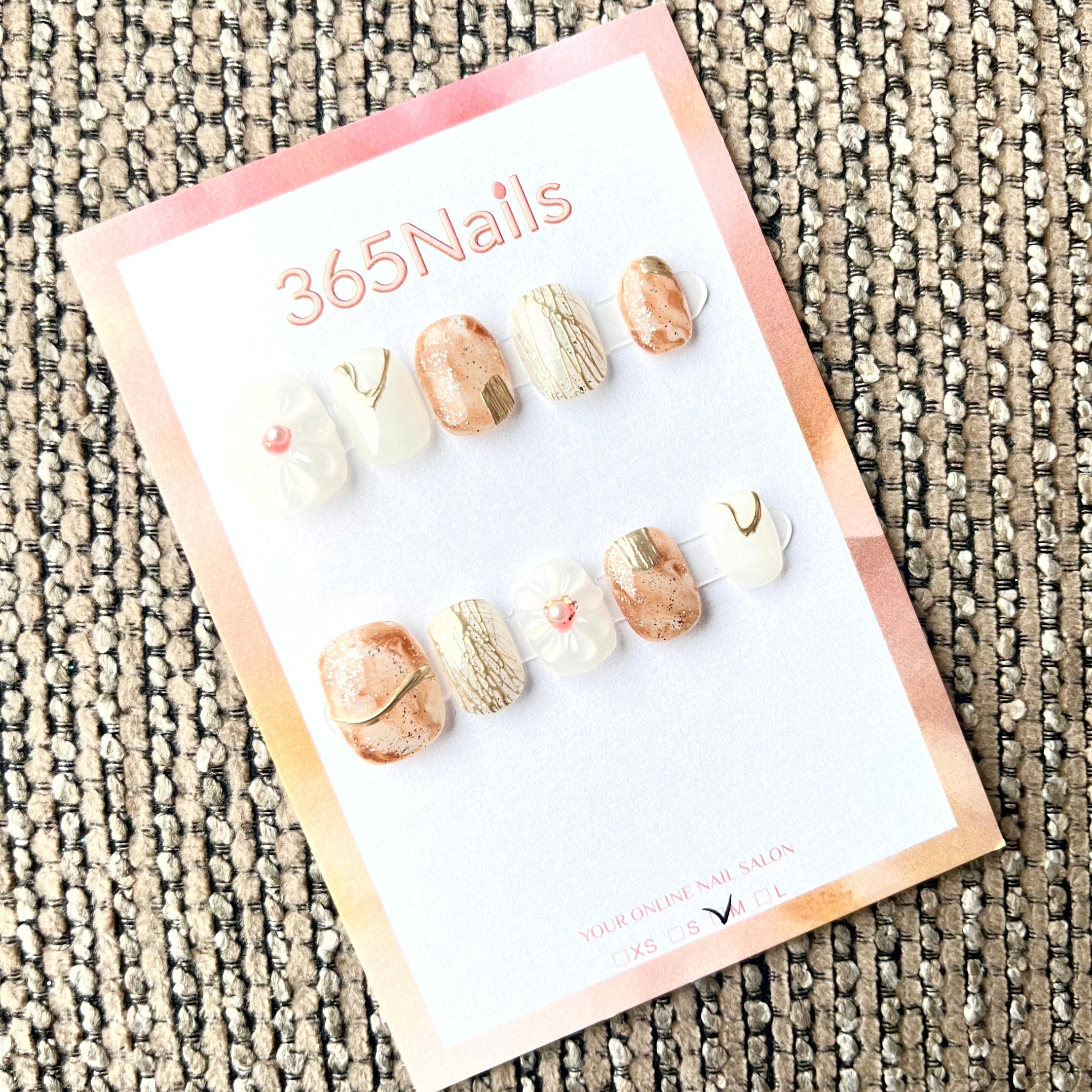 365nails: "Fleur de pêche" — motifs floraux 3D, fait main, ongles courts forme carrée
