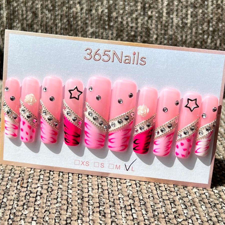 365nails: "Rose Stellaire" – ongles forme coffin fait main avec chaîne de strass