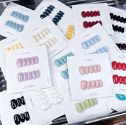 Essentiels unis | court, forme ronde | ongles press-on faits main
