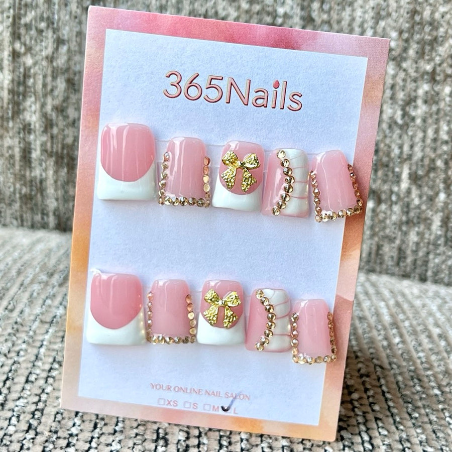 365nails: "Gilded Bow" – 3D 나비 수제 숏 스퀘어형 네일
