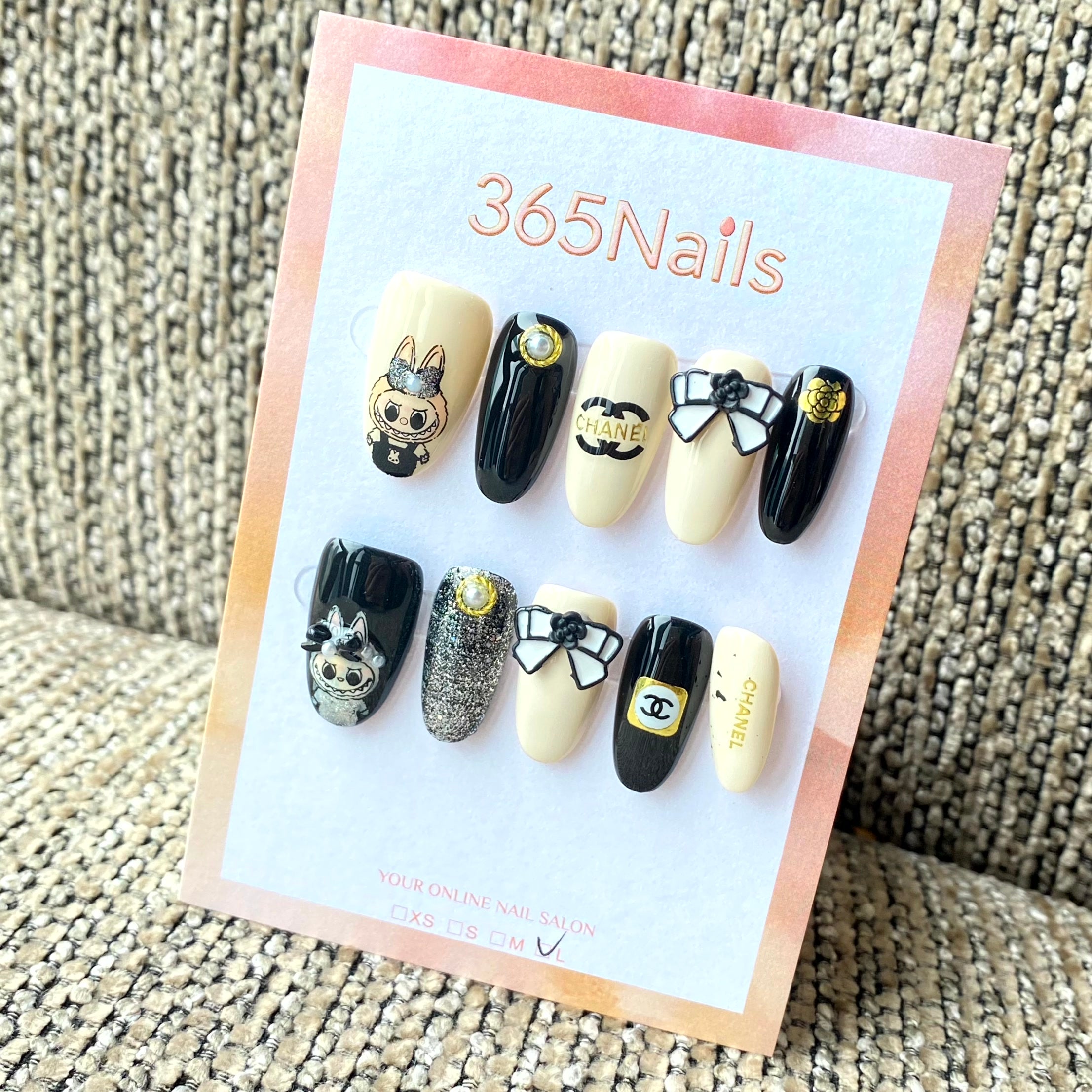 365nails 奢華標誌: "暗黑俏皮兔" — 3D 山茶花與蝴蝶結手工製橢圓形甲片