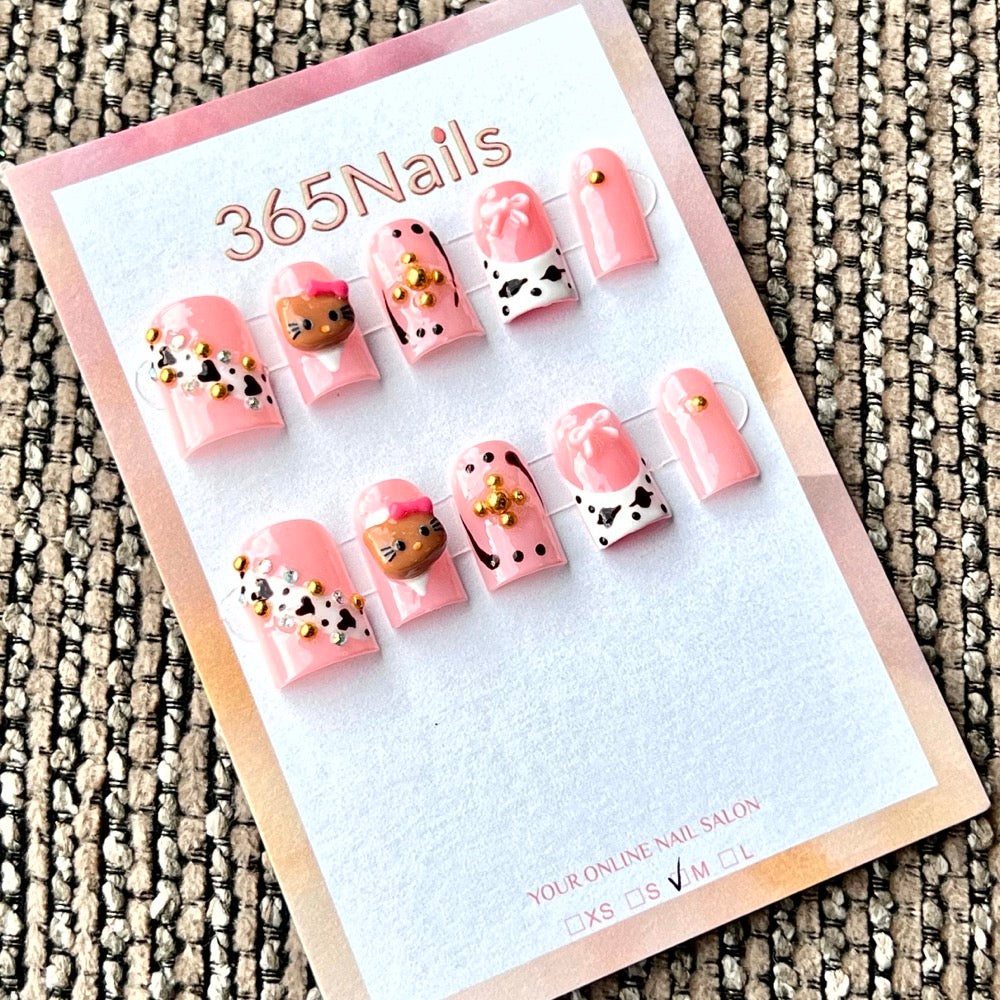 Rose avec Hello Kitty et imprimé vache - Vente en gros d'ongles press-on faits main ultra-souples à ajustement flexible (MOQ=100)