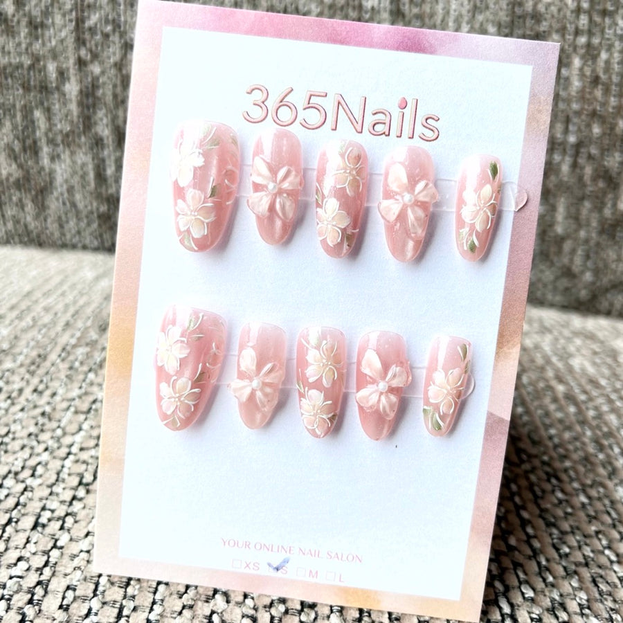 365nails: Pétales or rose — ongles press-on courts, forme amande, fait main, décor floral 3D