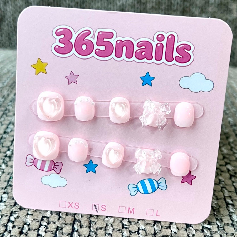 365nails：淡粉玫瑰花瓣 – 3D花卉與蝴蝶結手工製短款方形穿戴甲