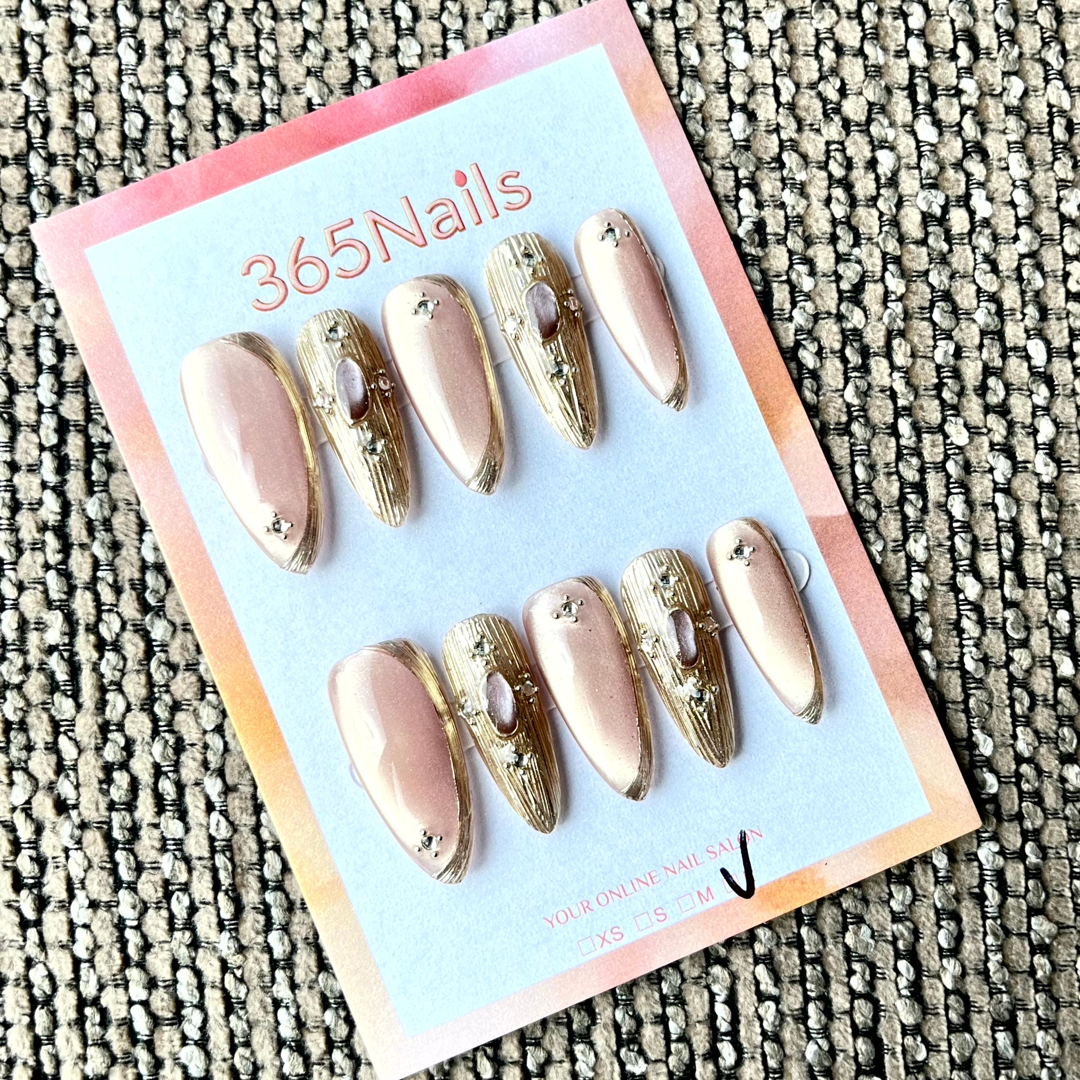 365nails：「鍍金奢華」— 3D巴洛克與珍珠手工製中長款杏仁形穿戴甲