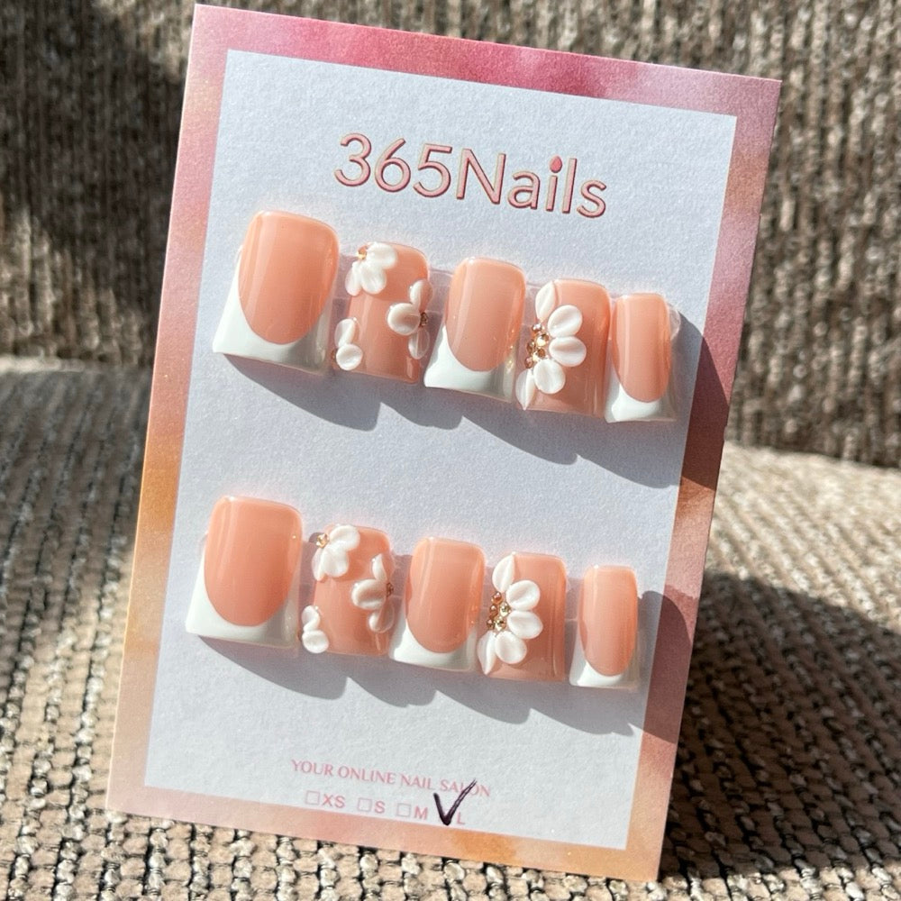 365nails: "Flor de Pêssego" – Unhas Postiças Artesanais 3D com Ponta Francesa Floral Quadradas Curtas