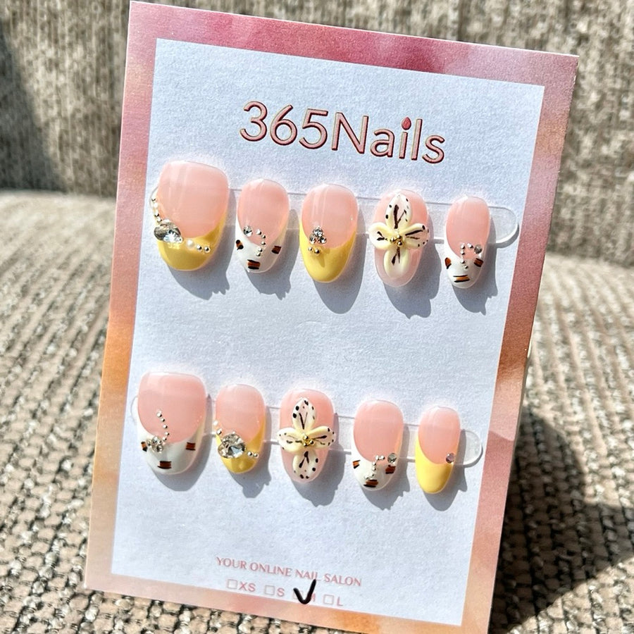365nails: "Nude Yellow Flower Cow Print" – Handmade Short Square Press-On Nails