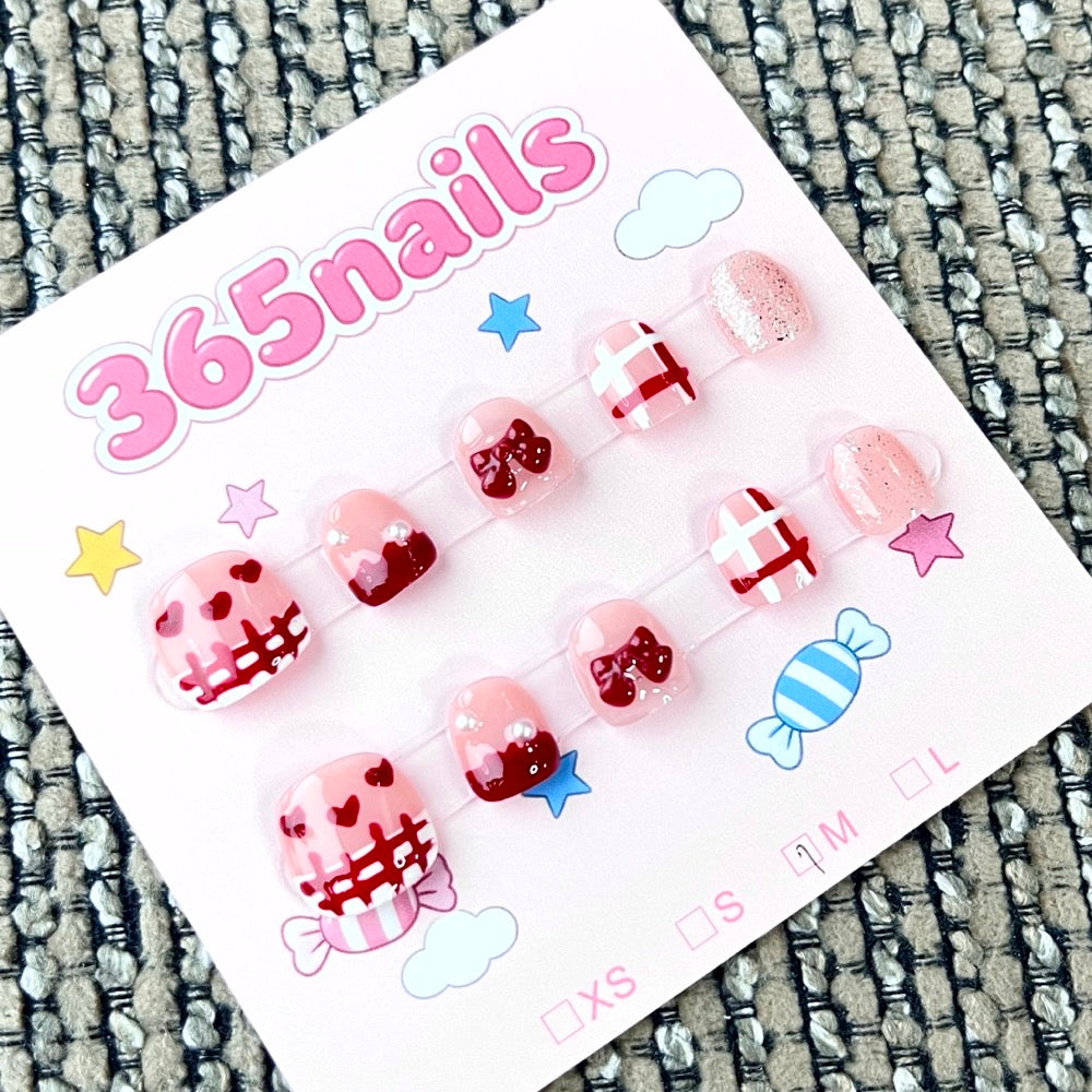 365nails: "Love Letter" – 3D Heart Handmade Short Square Nails