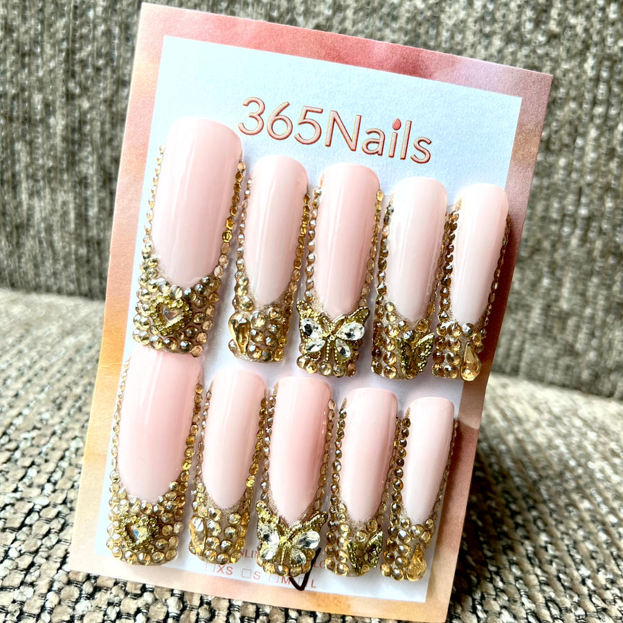 365nails: 금빛 화려함 — 풍성한 라인스톤 & 골드 수제 스퀘어형 네일