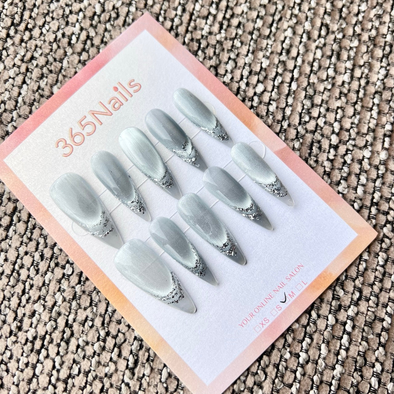 365nails：「冰川銀光貓眼」 – 手工製穿戴甲（未來科技／街頭酷感）