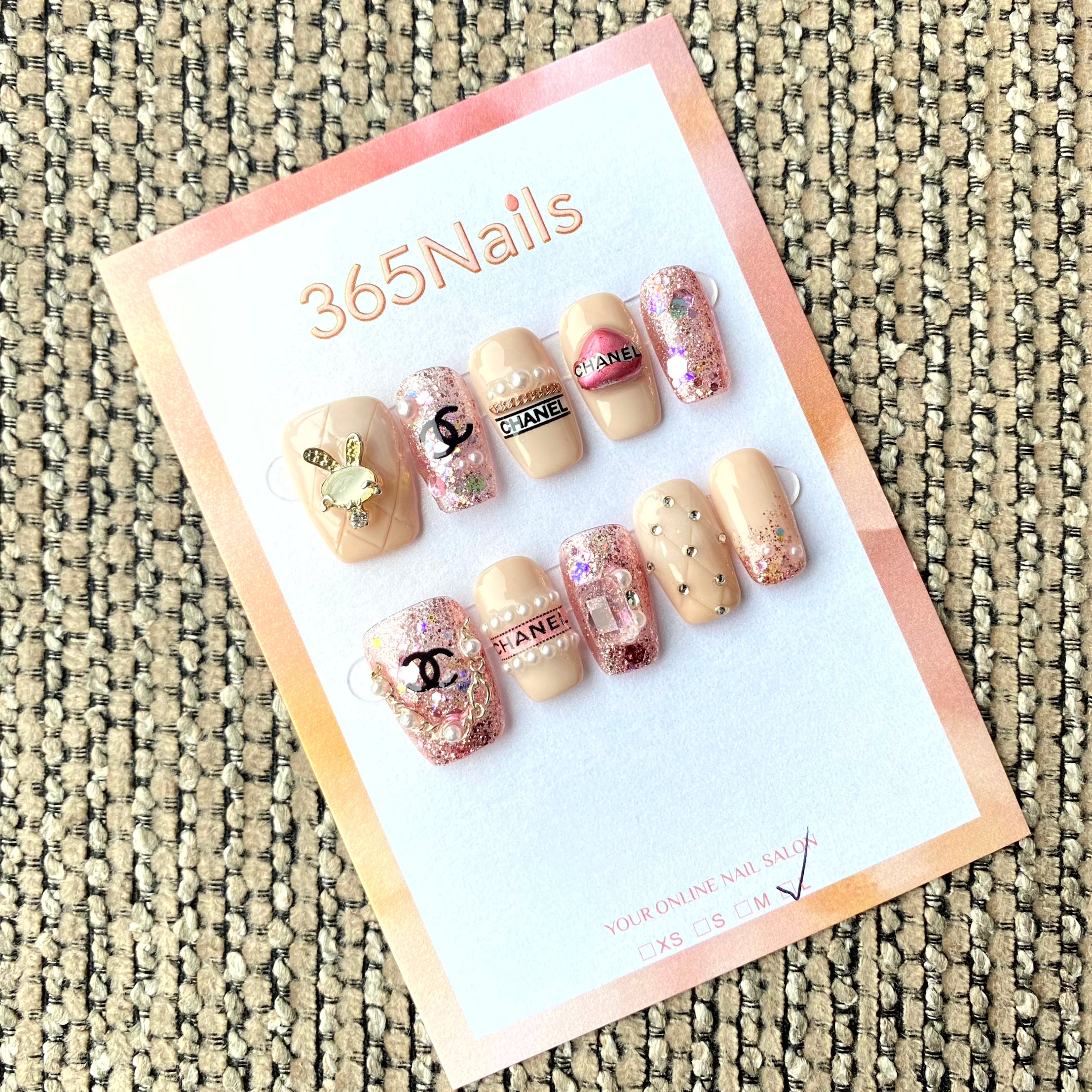 Luxury Logo 365nails：「粉色菱格奢華」— 3D 兔子與珍珠鍊手工製方圓形甲