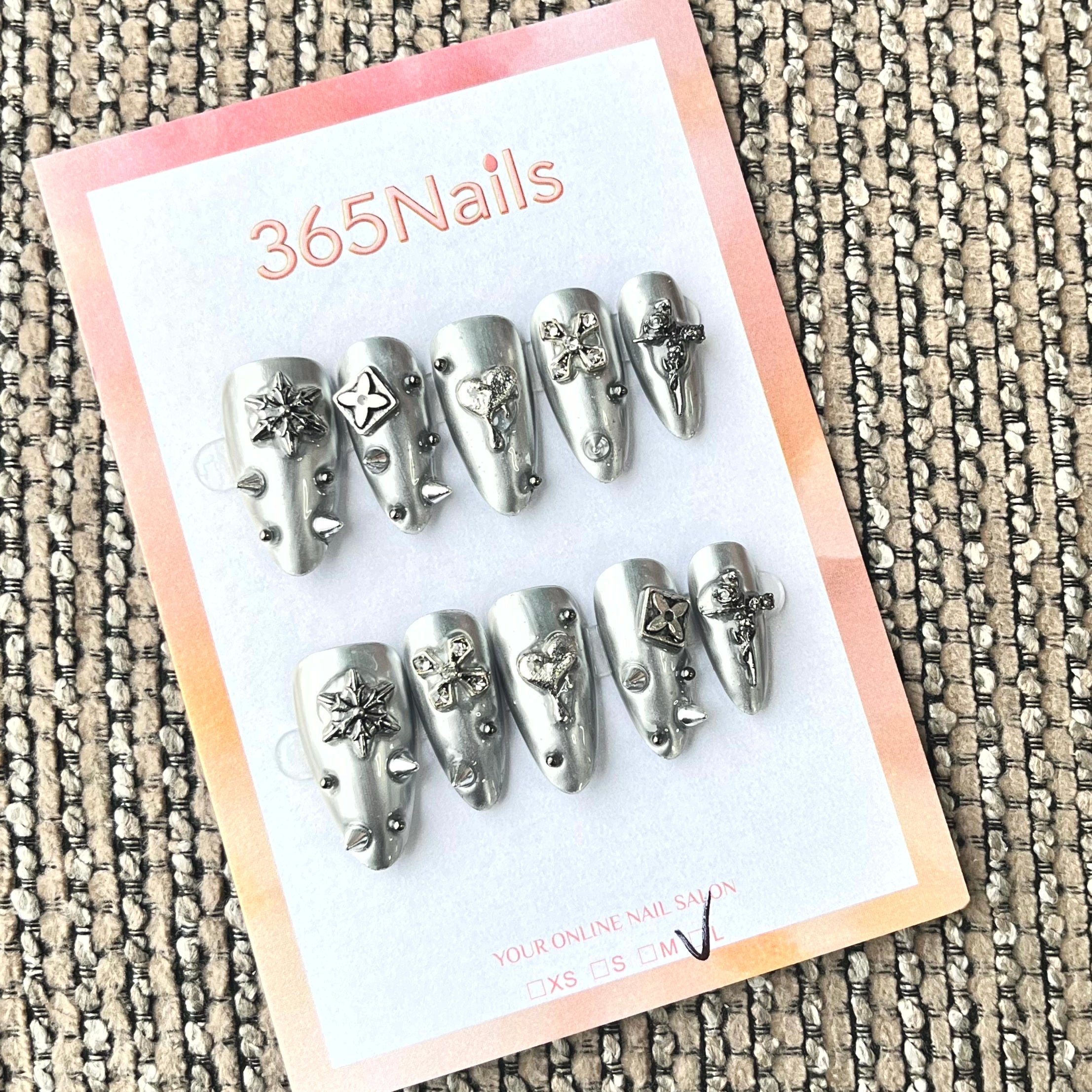 365nails：「哥德冰霜」– 3D金屬與尖刺手工製尖形穿戴甲