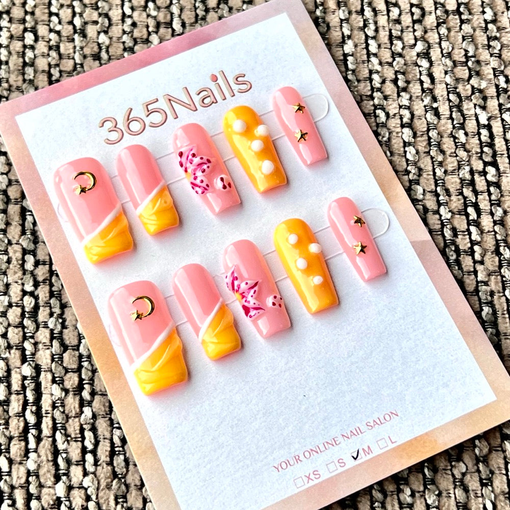 Rose et jaune avec motifs lune, étoile et papillon - Vente en gros d'ongles press-on faits main ultra-souples à ajustement flexible (MOQ=100)