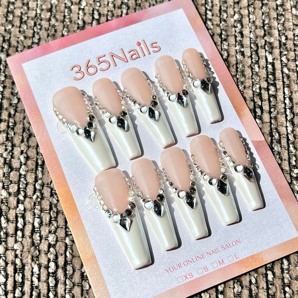 365nails：「珍珠面紗法式」 – 水晶邊飾裸色手工製棺材形穿戴甲