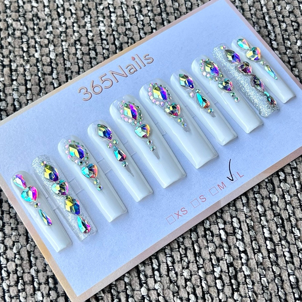 365nails: "프리즘 오라" – 3D 크리스탈 클러스터 수제 프레스온 네일 롱 코핀형