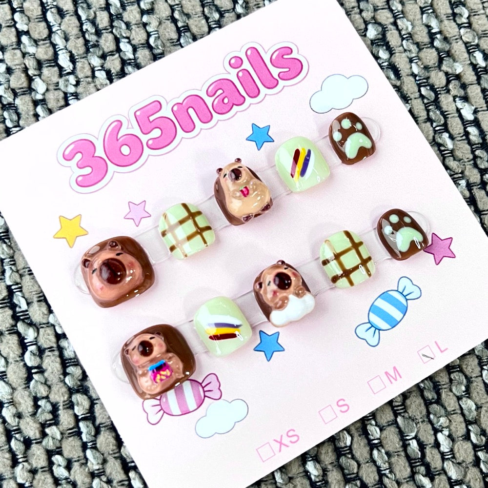 365nails: "Capybara Chill" – 3D 동물 캐릭터 수제 숏 스퀘어형 네일