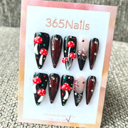 365nails: 한밤의 숲 – 3D 버섯과 거미줄 수제 롱 스틸레토형 네일