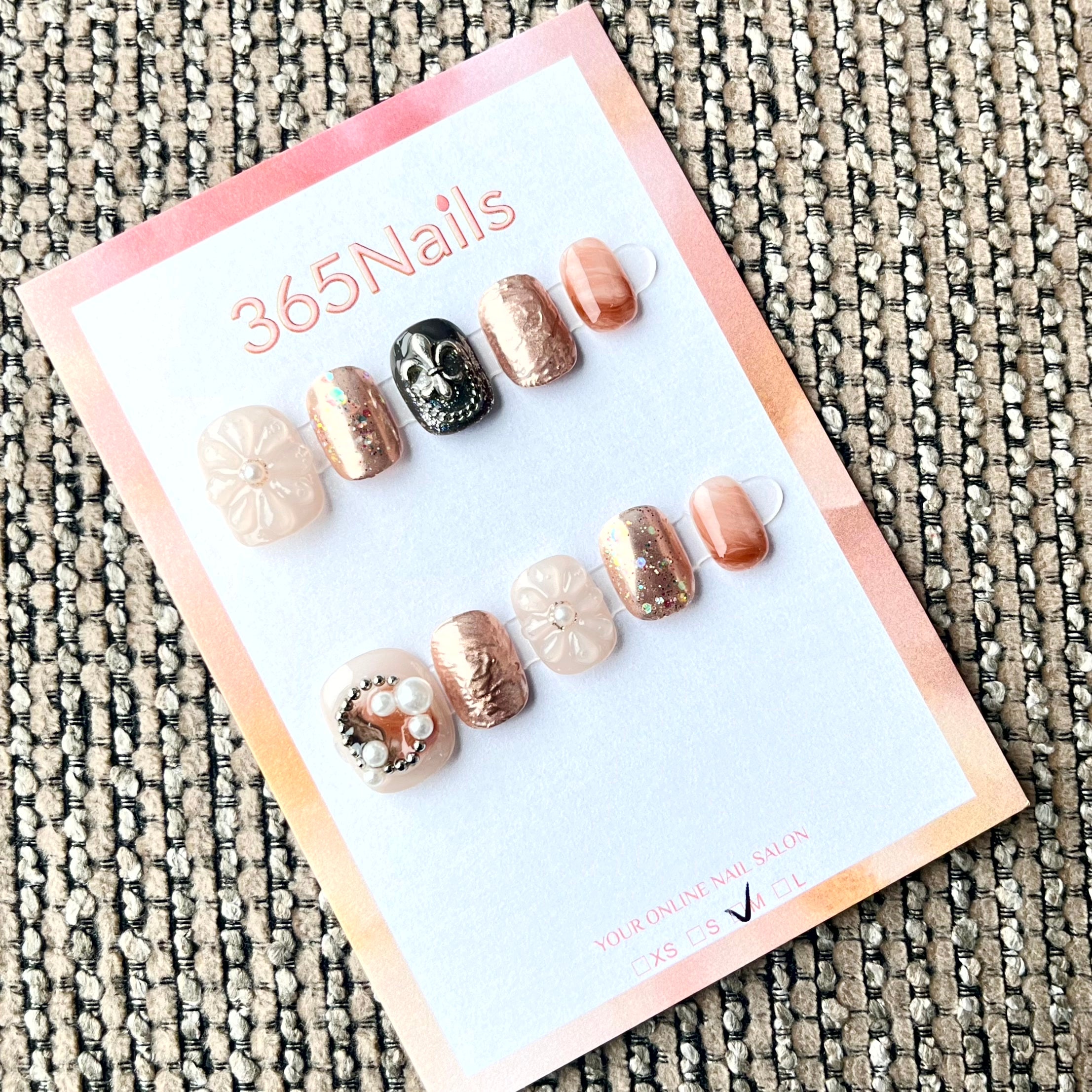365nails: "Murmures dorés" — motifs floraux 3D & paillettes, fait main, ongles courts forme ovale
